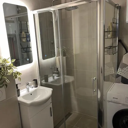 아파트 Alan 트라브니크